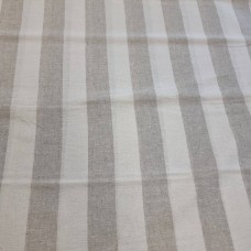 Gultas veļas komplekts ar 5 cm platām strīpām dīvviet.
